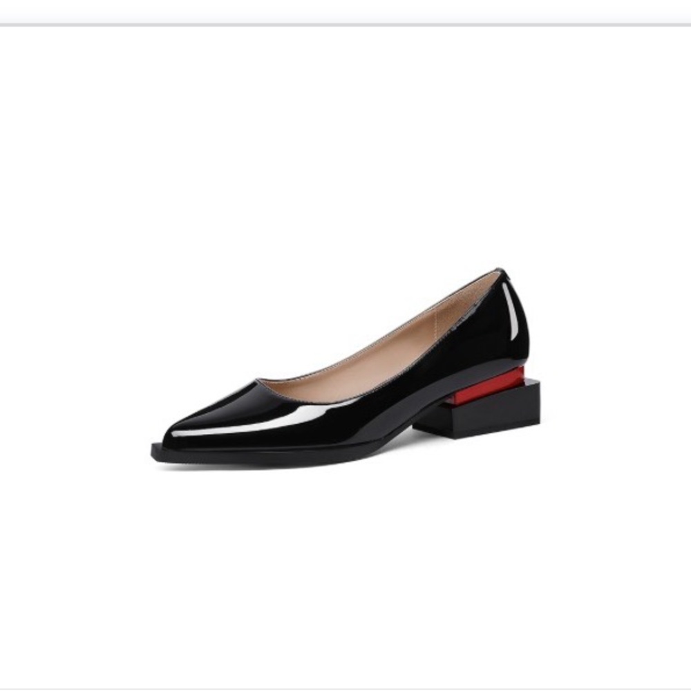 Elegant Black Women's Shoe with Red Accent
